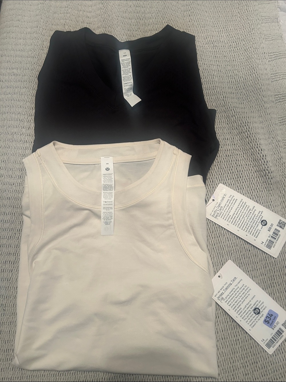 Lululemon Women’s Sleeveless Tank Top - Black & Cream
